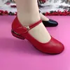 Zapatos de Cuero Suave Punta Redonda Corte Bajo Individuales 2026 Nuevo Estilo Otoño Zapatos de Madre Hebilla de Una Sola Palabra Zapatos para Mujer Cómodos Suela Suave Zapatos de Cuero