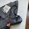 Bolsa Pequena Retro de Nicho de Luxo Bolsa Transversal Feminina Moda Nova Outono e Inverno Versátil para o Dia a Dia Bolsa de Ombro