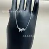2026 Nuevo Collar de Cobre Ecológico Colgante de Mariposa con Alas Juntas, Accesorios Incrustados con Diamantes, Regalo de Cumpleaños, Venta al por Mayor desde el Fabricante