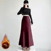Falda satinada de sirena para mujer, otoño e invierno, forrada de polar, engrosada, de cintura alta, con efecto drapeado, que cubre la cadera, de longitud media