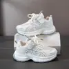 Tênis Esportivo Infantil de Malha Única 2026 Primavera Novo Estilo Solado Macio Antiderrapante Respirável Fashion Versátil Calçados Casuais para Crianças Maiores