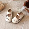 Zapatos de princesa para niñas con estampado de gato de dibujos animados y lazo, nueva colección primavera/otoño 2026, suela suave, lindos zapatos de cuero elegantes para bebés