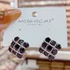 Brincos de Tarraxa Quadrados de Zircônia Atmosféricos de Luxo Leve para Mulheres Presilhas de Orelha Textura de Alto Padrão Brincos da Moda Influenciadores Digitais Joias de Orelha Versáteis para o Dia a Dia