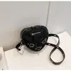 Bolsa de Motocicleta Coração de Pêssego Design de Nicho Tendência para Mulheres 2025 Nova Moda Bolsa de Ombro Cor Sólida Alça Larga Bolsa Transversal