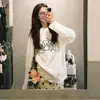 Camiseta de Manga Larga de Algodón Puro con Letras y Cachorro para Mujer Otoño Versátil Estilo Perezoso Sentido del Diseño Nicho Estilo Coreano Camiseta Interior Top