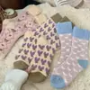 Meias térmicas grossas para outono e inverno, projetadas para reter o calor, com textura de felpa em laço, meias femininas de cano médio, casuais e versáteis, com design color-block