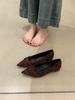 Sapatos Femininos Estilo Francês Bico Fino Salto Bloco 2025 Primavera e Outono Novo Boca Rasa com Saia Para Ir ao Trabalho Loafers de Camurça