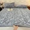 2026 Nuevo Invierno Cálido Leche Polar Estampado Engrosado Suave Colchón Invierno Más Terciopelo Almohadilla Protectora Almohadilla de Cama Estudiante