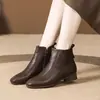 Botines Cortos Cálidos de Terciopelo Retro Plus para Madres de Mediana Edad Mujer 2026 Invierno Nuevos Tacón Grueso Impermeables Versátiles Botines Cortos