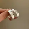 Pendientes de Lunares Cepillados Indiferentes para Mujer 2026 Nuevo Estilo Caliente Sensación de Alta Gama Pendientes de Botón Estilo de Lujo Ligero Accesorios para Orejas