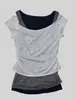 Camiseta corta de manga corta negra off-shoulder estilo coreano para mujer, talla grande, verano, moderna, con bloques de color, adelgazante y que muestra los hombros.