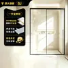 Mampara de ducha de una pieza con puerta de cristal corredera, diseño empotrado, panel único, marco totalmente cerrado, para separación de zona húmeda y seca en el baño