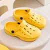 Qidashun Novo Modelo Tamancos Infantis Sapatos de Água de Verão para Meninos e Meninas, Sapatos de Jardim Pai e Filho, Chinelos Internos e Externos, Tamanhos 30-45