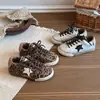 Zapatos de Lona Retro con Estrella para Niños 2026 Primavera Estilo Coreano para Niñas Versátiles de Velcro Casuales Zapatos Deportivos de Suela Suave para Niños