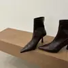 Botas curtas femininas estilo coreano de couro macio para afinar, bico fino e salto fino, botas de moda de salto alto com zíper nas costas, botas curtas femininas finas estilo coreano