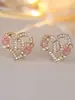 Pendientes de flores de diamante con corazón hueco de lujo ligero de venta caliente transfronterizos 26 letras para mujer personalidad nicho pendientes combinables al por mayor