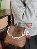 Bolsa tipo saco altamente estilosa, nova tendência outono 2026, bolsa transversal de cor sólida da moda, bolsa de mão personalizada com corrente de nicho