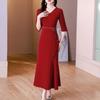 Saia de Vestido Vermelho Diamantado Bordado Indústria Pesada 2023 Outono Novo Estilo Feliz Sogra Banquete de Casamento Vestido Retrô Slim