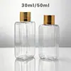 Botellas cuadradas pequeñas transparentes de 30/50 ml con tapas doradas y plateadas para dispensar aceites esenciales, champú y gel de ducha