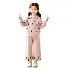 Conjunto Novo de Suéter e Calça de Tricô para Meninas Outono/Inverno 2026, Estilo Coreano Suéter de Bolinhas com Gola Reversível e Calça de Tricô para Bebê