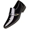 Comercio exterior nuevos zapatos de cuero para hombre moda coreana versátiles punta brillante casuales para las cuatro estaciones formales de negocios para hombre