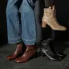 Botines Chelsea de piel en color té con leche 2026 Invierno tacón grueso tacón medio versátiles para el trabajo puntera cuadrada botines de tobillo de piel genuina para mujer