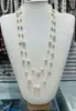 Colección Larga de Collares Superpuestos de Perlas Swarovski para Mujer, Estilo Lujo Ligero, Cadena Versátil para Suéter con un Toque de Alta Gama, Venta al por Mayor Otoño e Invierno
