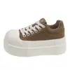 Nueva colección de otoño de zapatillas que aumentan la altura para mujeres bajitas, zapatos deportivos casuales versátiles y cómodos con suelas gruesas y puntera ancha, estilo 2026