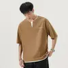 Camiseta Estilo Novo de Verão Falsa Duas Peças com Decote em V e Manga Curta para Homens, Top Estampado Casual Americano, Camiseta Tendência de Algodão Puro Pesado com Caimento Solto