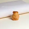 Llavero creativo con diseño del zodiaco tallado en madera de tuya, colgante para teléfono móvil para hombres y mujeres, artesanías generales al por mayor.
