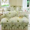 Juego de cuatro piezas de falda de cama acolchada con estampado floral fresco con encaje de doble capa, algodón agradable para la piel, adecuado para exportación transfronteriza, se puede enviar en nombre de los clientes