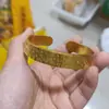 Pulseira aberta popular vietnamita de ouro de areia com o caractere "Fu", estilo vintage com toque de luxo, acessório personalizado e da moda
