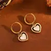Elegante Versátil Colgante de Cobre Forma de Corazón Joyería Dulce Flor Hueca Corazón de Melocotón Concha Blanca Incrustada Diamante Clip de Oreja Set de Collar para Mujeres