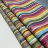 Tejido de Crochet Arcoíris Tela de Hierba PP Modelo 2026 Tejido de Punto, Múltiples Colores Disponibles, Rayas de Bloqueo de Color, Teñido en Hilo, Versátil