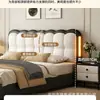 Cama de cuero de almacenamiento de lujo ligero estilo crema, cabecero ondulado con luces, cama canapé alta, almacenamiento partitionado de gran capacidad, cama de boda para dormitorio principal