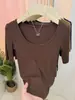 Camiseta básica de manga tres cuartos, cuello redondo minimalista y hombros rectos para mujer, verano 2026, elegante, adelgazante, versátil, corte ajustado