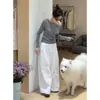Camiseta Cinza Manga Longa Assimétrica com Ombro Caído para Mulheres 2025 Outono Inicial Nova Slim Decote Off-Shoulder Recorte nas Costas Top
