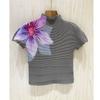 Blusa Plissada Slim Fit Feminina Camiseta Estampada de Manga Curta Verão Nova Miyake Gola Meia-Alta Pulôver Camisa Pequena Estilo Western Feminino
