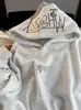 Moletom com Capuz Branco e Cinza Americano Tendência para Homens e Mulheres no Outono e Inverno Nova Marca Tendência Hiphop High Street Jaqueta Top Bordada