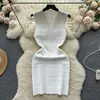 Chal sin mangas Falda de punto para mujer Verano Delgado Cuello en V Diseño plisado Lujo ligero Cintura ajustada Ajustado al cuerpo Vestido de cadera
