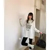 Foto Real de Camiseta Blanca con Estampado de Letras y Forro Cepillado para Mujer, Nuevo Estilo Otoño/Invierno 2026, Cuello Redondo, Manga Larga