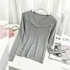 Camiseta de malha cinza de manga longa slim fit para mulheres, verão 2026, gola V, estilo discreto e sofisticado, top chique de alta qualidade