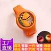 Pulseira repelente de mosquitos relógio infantil luminoso de desenho animado portátil flash fivela repelente de mosquitos relógio anti-picadas de mosquitos fabricantes atacado