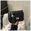 Bolso bandolera ins para mujer 2024 nuevo estilo moda patrón de diamantes hilo bordado bolso cuadrado pequeño bolso de hombro con hebilla de cadena para mujer