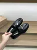 Zapatos de mujer estilo británico color negro mate, colección primavera/otoño 2026, sin cordones, mocasines versátiles de gamuza estilo francés