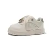 Zapatillas blancas estilo coreano para niños, nuevo modelo primavera 2026, zapatillas deportivas para exteriores para niños, zapatillas deportivas versátiles y elegantes de dibujos animados para niñas