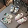 Zapatos de paseo de moda para niños 2026 primavera y otoño nuevos transpirables ligeros zapatos para bebé para niños pequeños, zapatos casuales cómodos de suela suave
