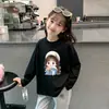 Camiseta super fofa de manga comprida para meninas, outono, algodão puro, nova roupa de desenho animado 2026, camiseta básica para meninas, roupa de outono para crianças