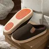 Chinelos de algodão simples e antiderrapantes para homens, novo estilo de inverno, quentes e forrados com fleece para uso interno, adequados para grávidas e idosos, chinelos de pelúcia para mulheres