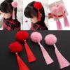 Venta al por mayor Año Nuevo Horquilla Grande con Borla de Bola de Pelo Horquilla para Niños Par de Clips Estilo Chino Adorno para la Cabeza para Niños Outlet de Fábrica